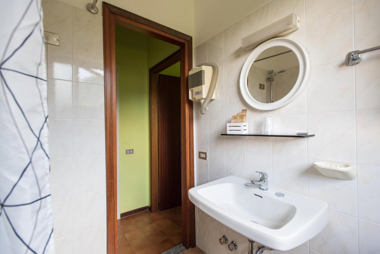 Albergo La Genzianella Miasino Exterior foto
