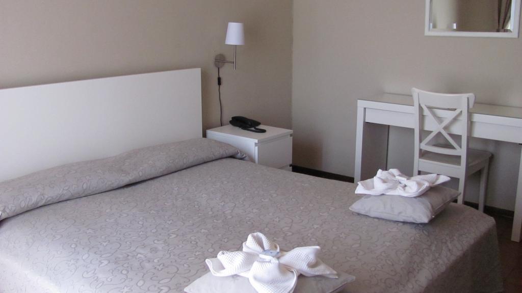 Albergo La Genzianella Miasino Zimmer foto